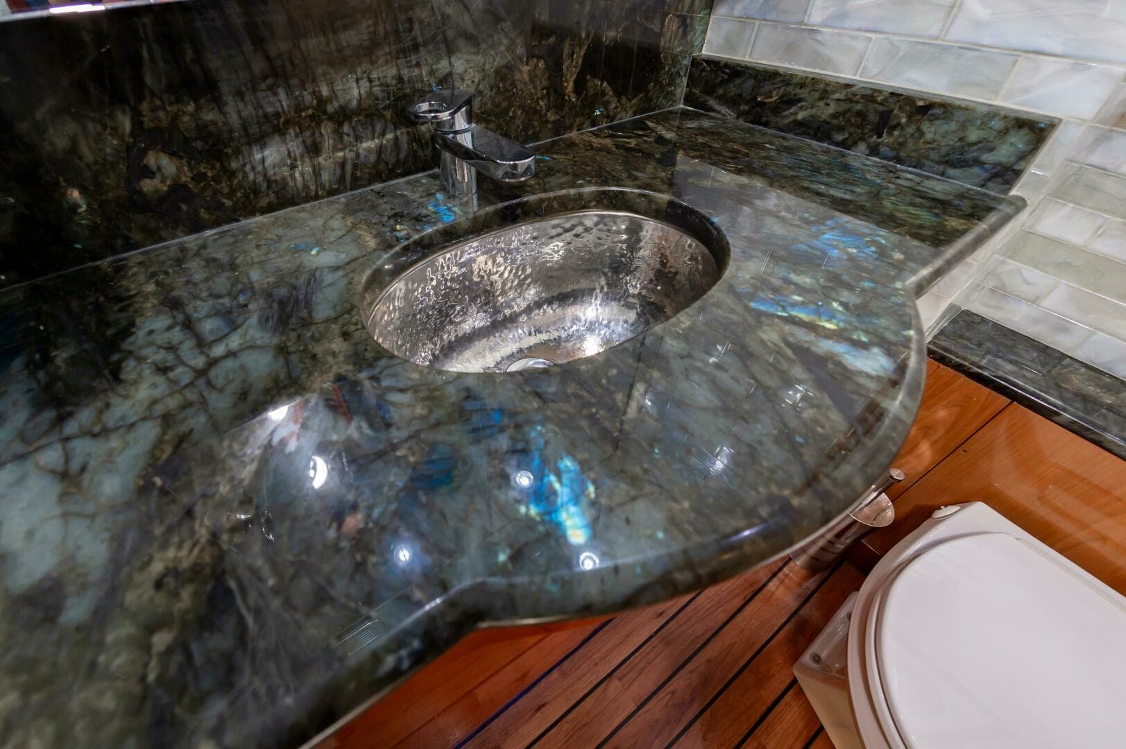 2008 Hatteras 64 Enclosed Bridge