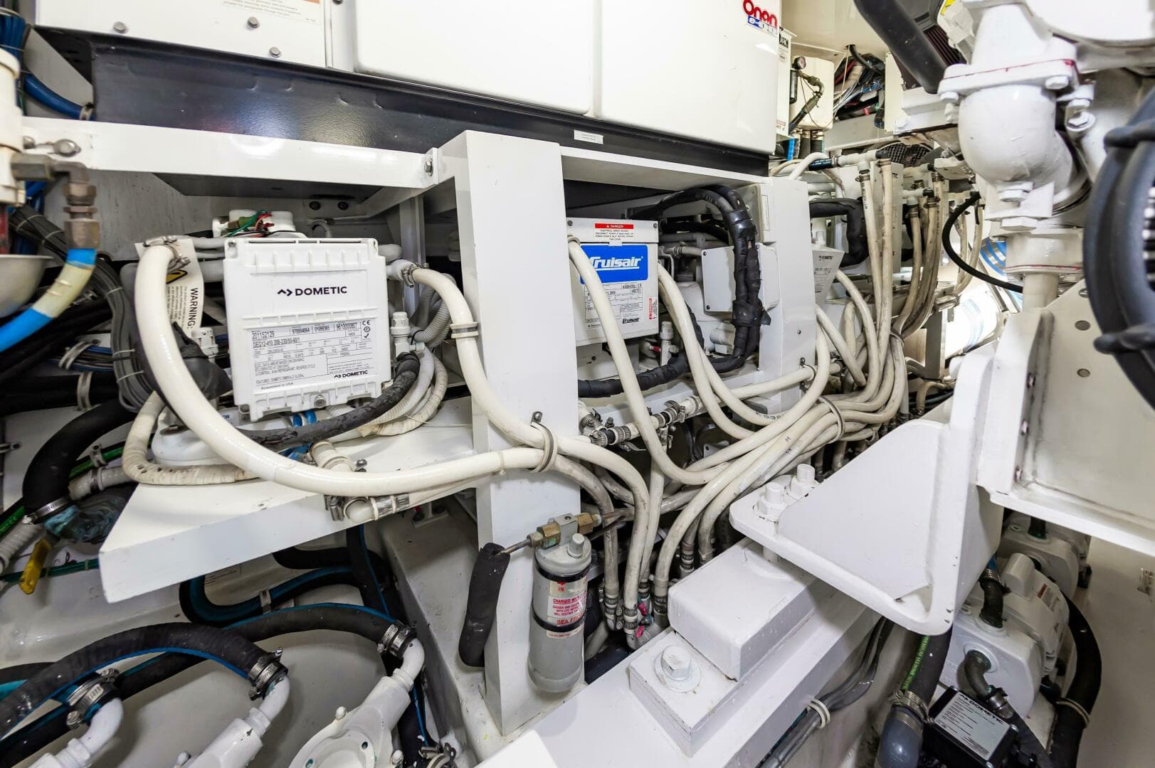 2008 Hatteras 64 Enclosed Bridge