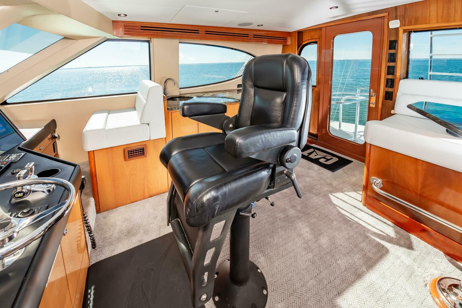 2008 Hatteras 64 Enclosed Bridge