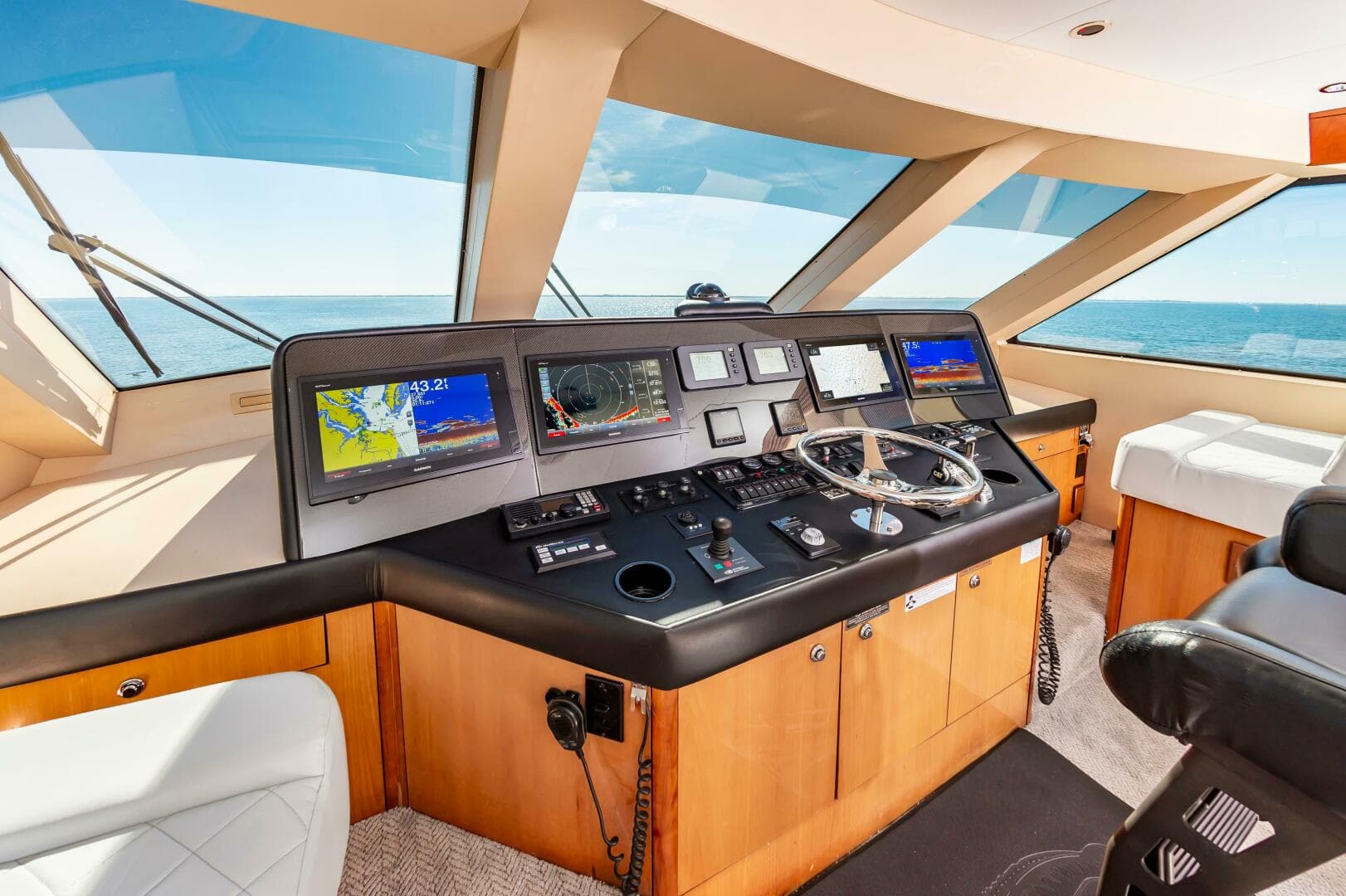 2008 Hatteras 64 Enclosed Bridge