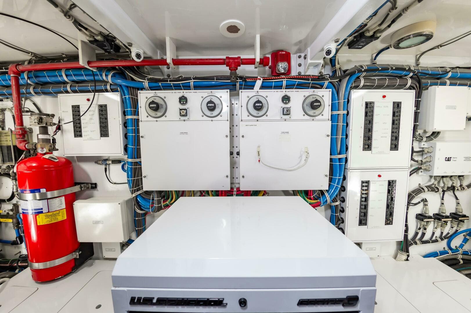 2008 Hatteras 64 Enclosed Bridge