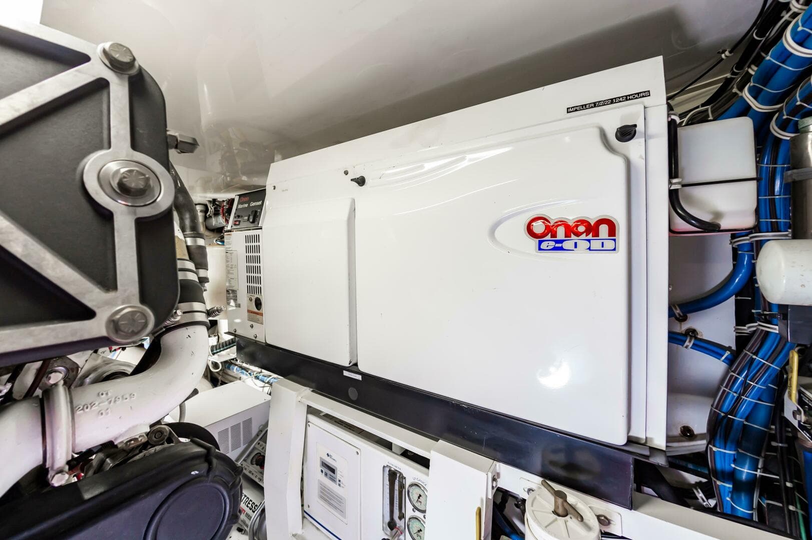 2008 Hatteras 64 Enclosed Bridge