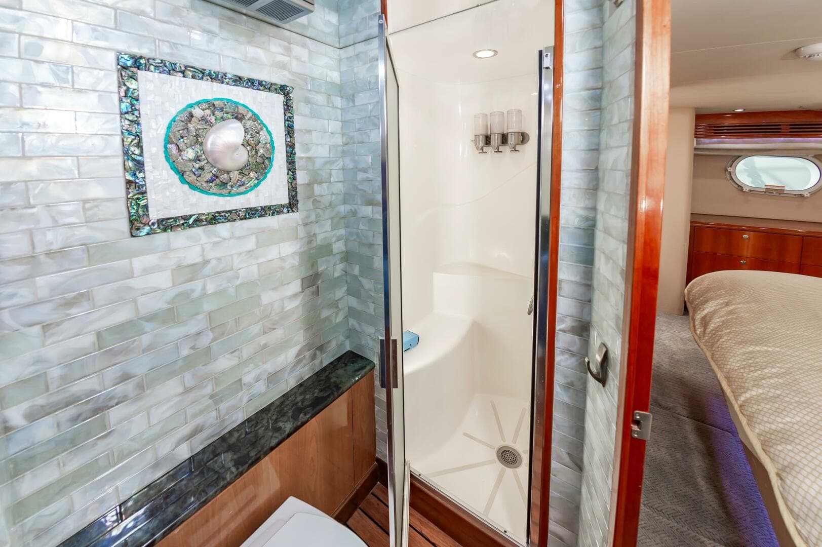 2008 Hatteras 64 Enclosed Bridge