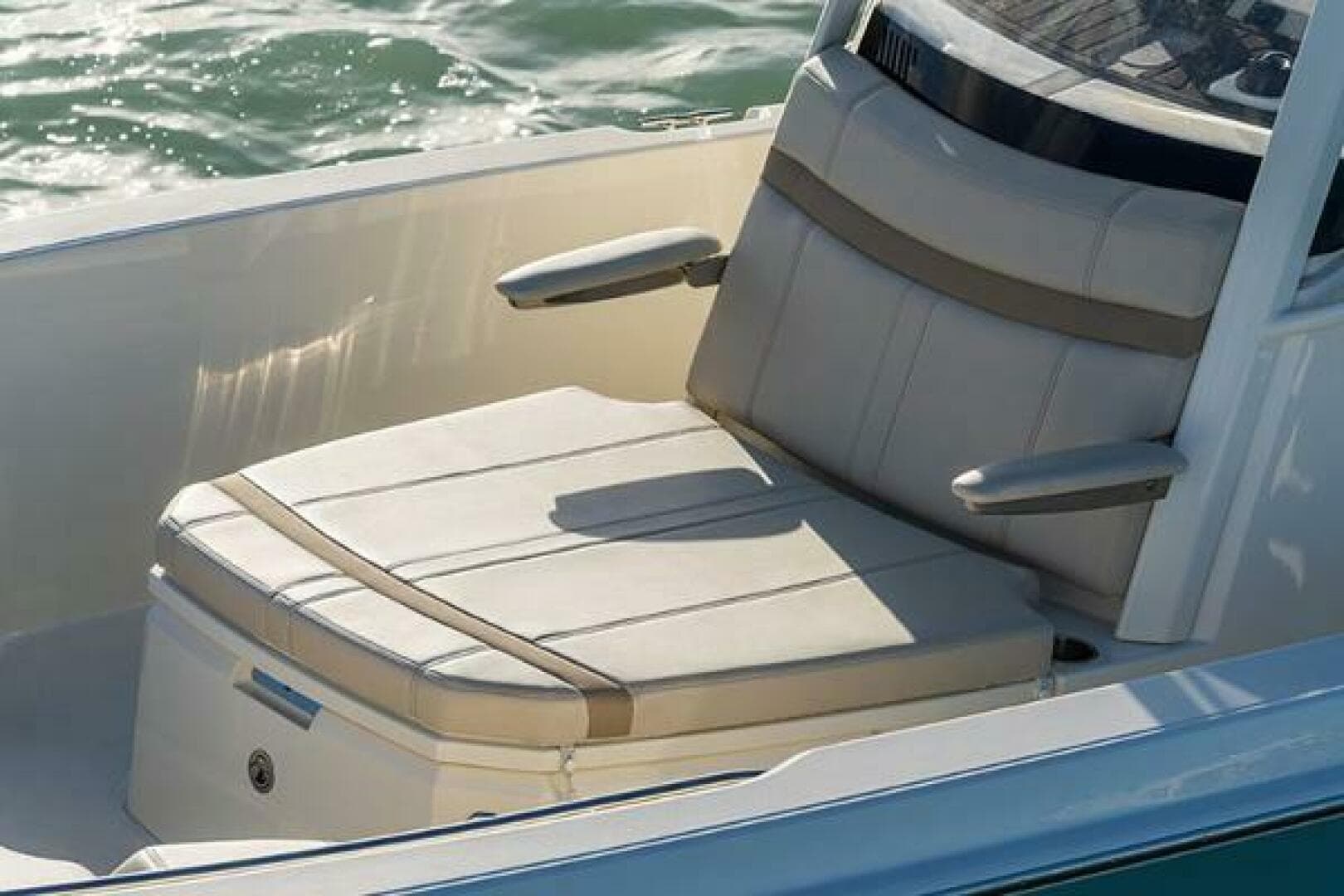 2023 Boston Whaler 250 Dauntless