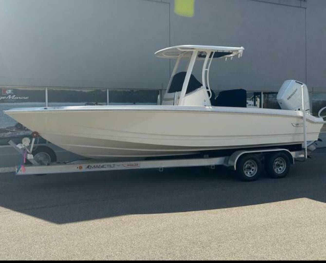 2023 Boston Whaler 250 Dauntless