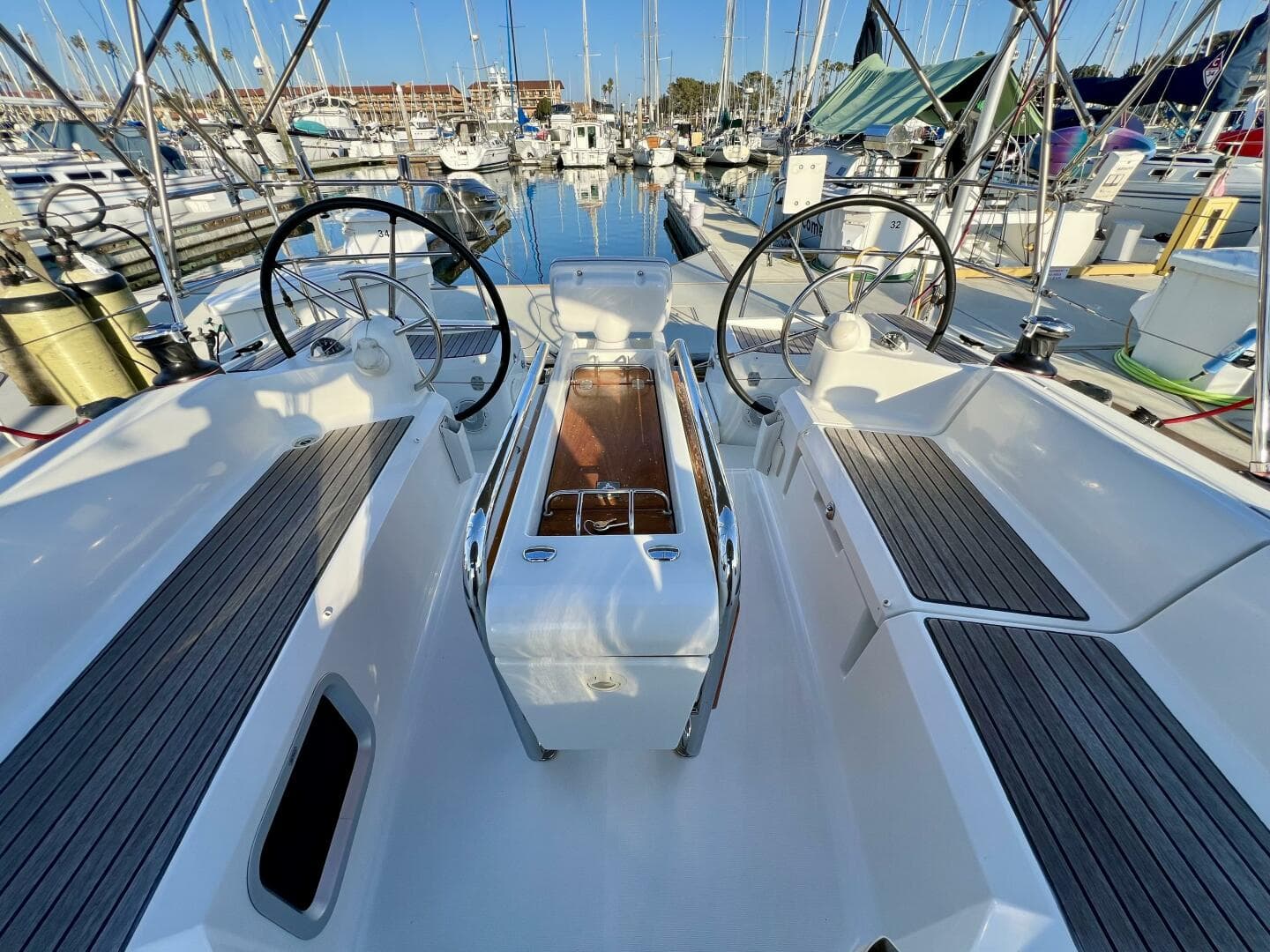 2013 Jeanneau 379