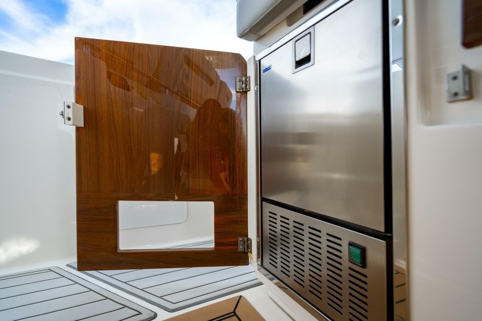 2022 Tiara Yachts 43 LS