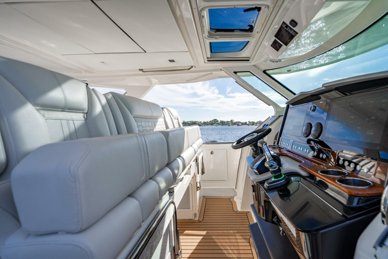 2022 Tiara Yachts 43 LS