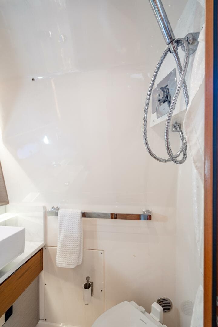 2022 Tiara Yachts 43 LS