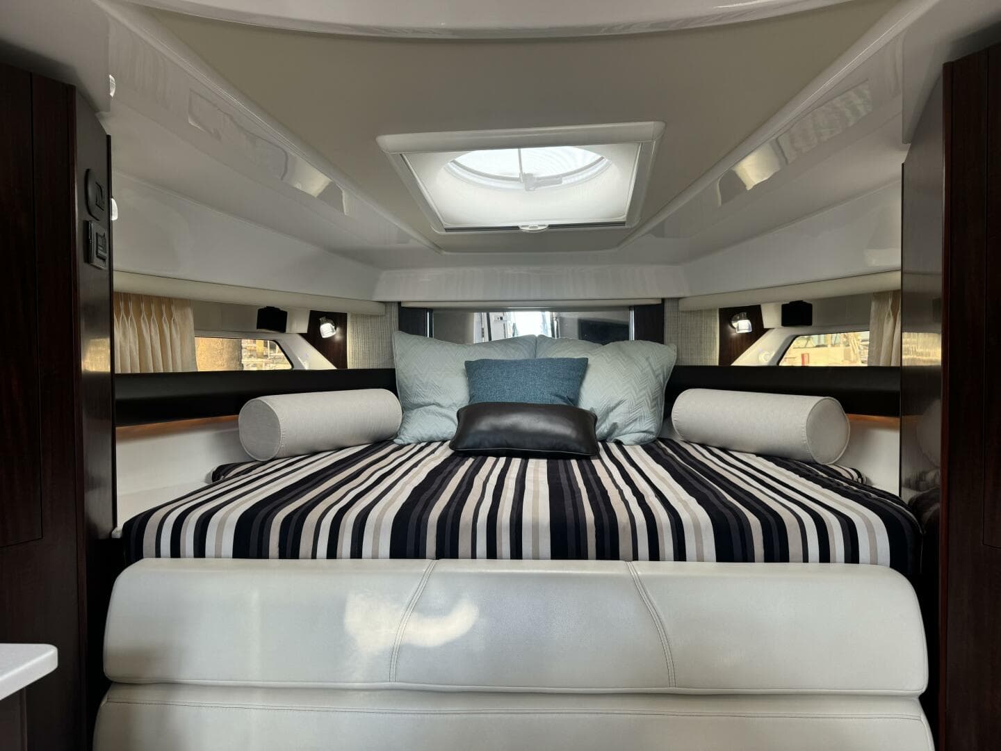 2018 Monterey 335 SY