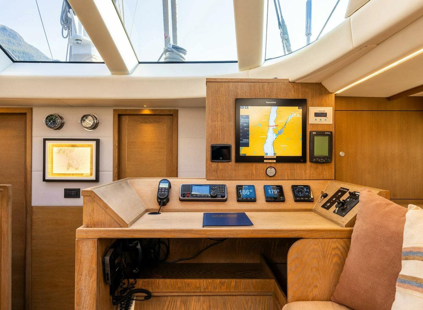 2014 Oyster Yachts Oyster 825