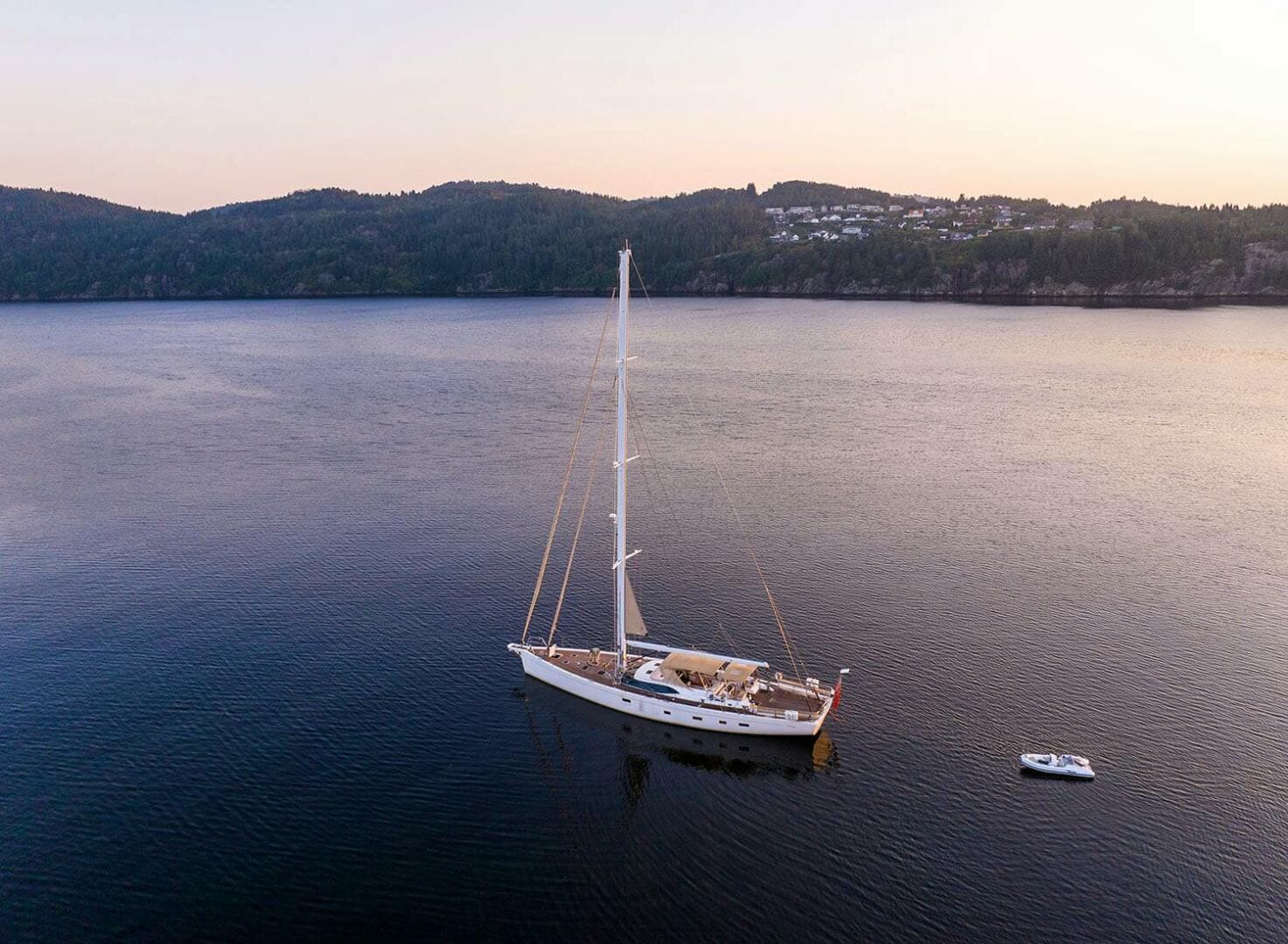 2014 Oyster Yachts Oyster 825