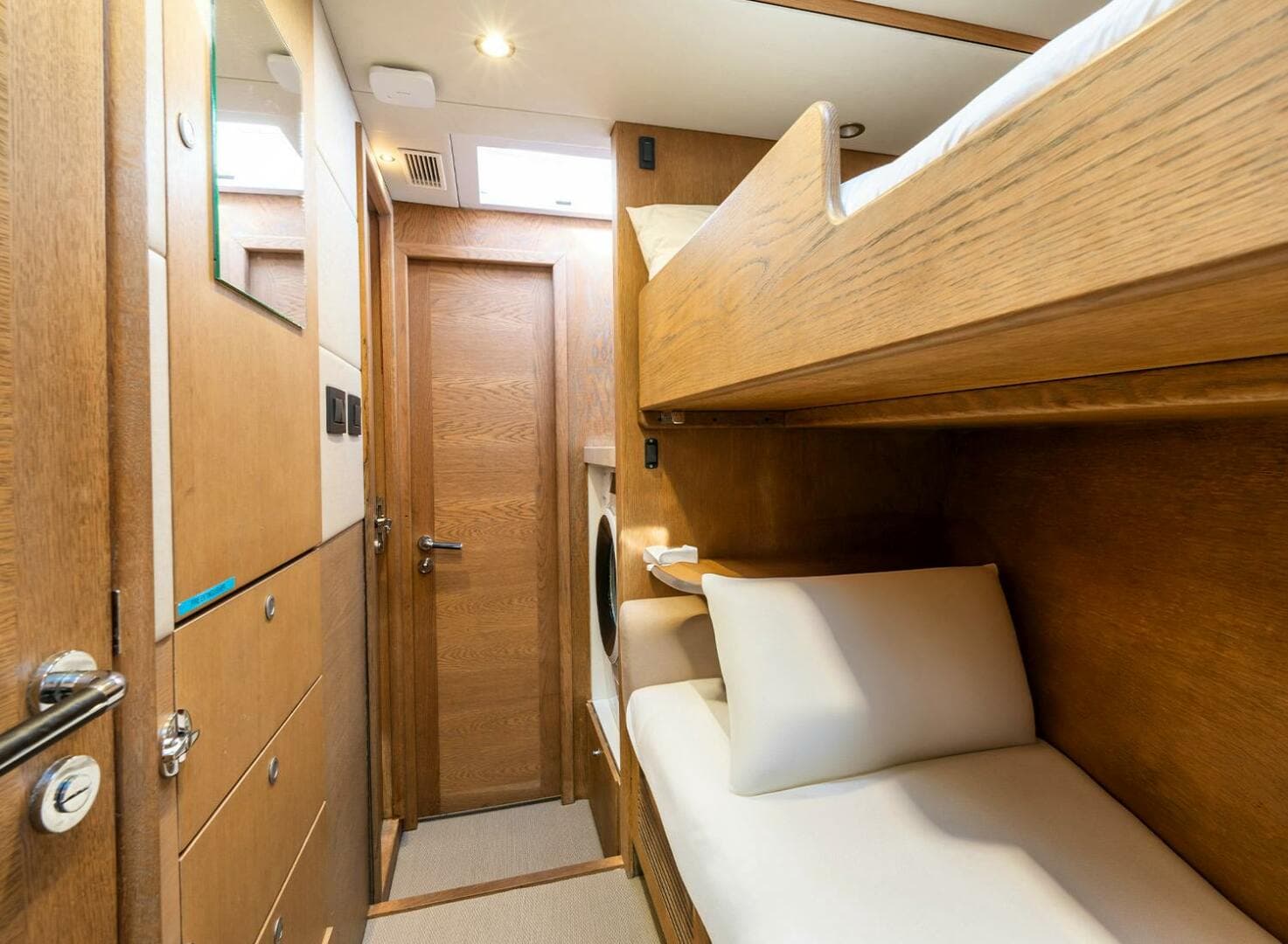 2014 Oyster Yachts Oyster 825