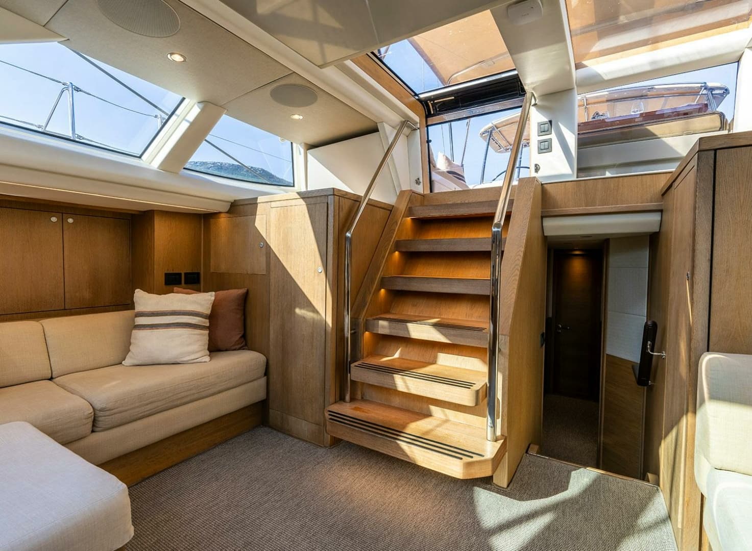 2014 Oyster Yachts Oyster 825