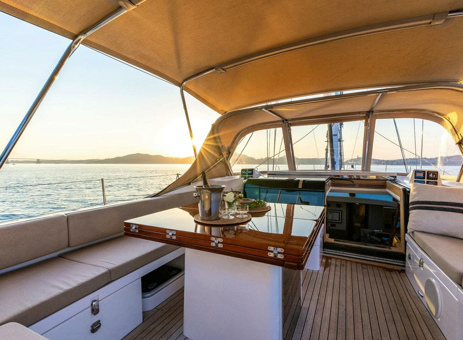 2014 Oyster Yachts Oyster 825