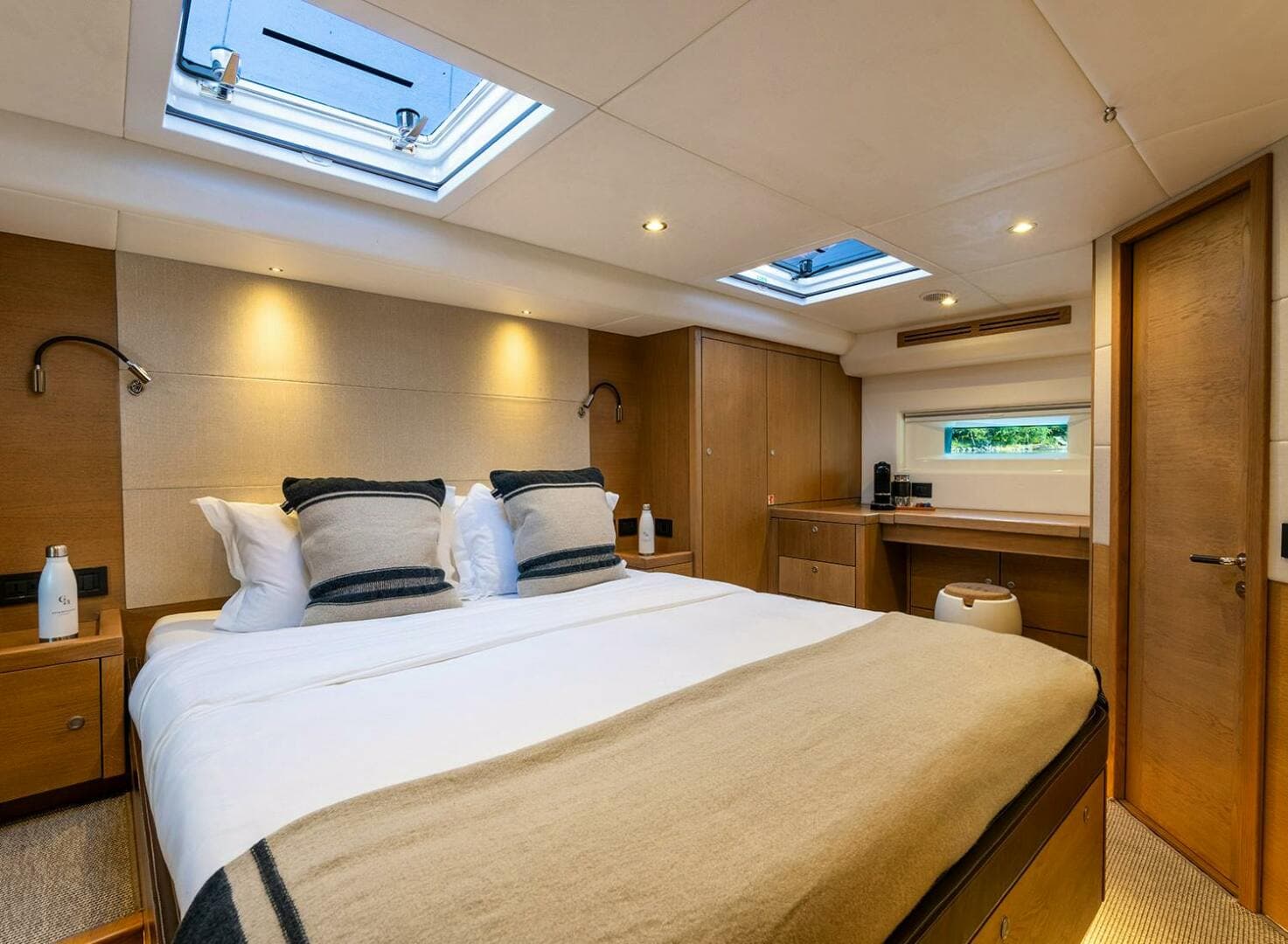 2014 Oyster Yachts Oyster 825