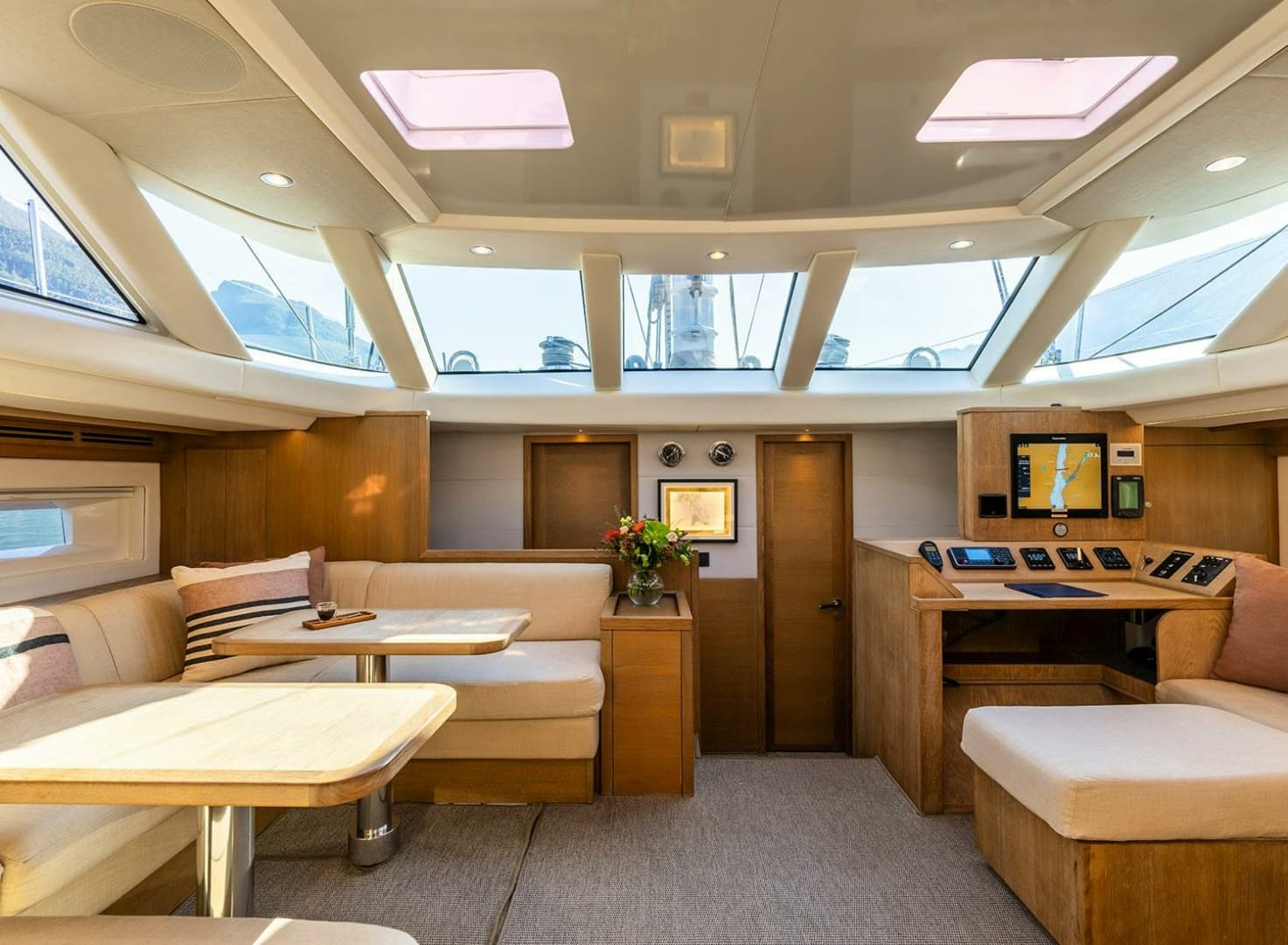 2014 Oyster Yachts Oyster 825