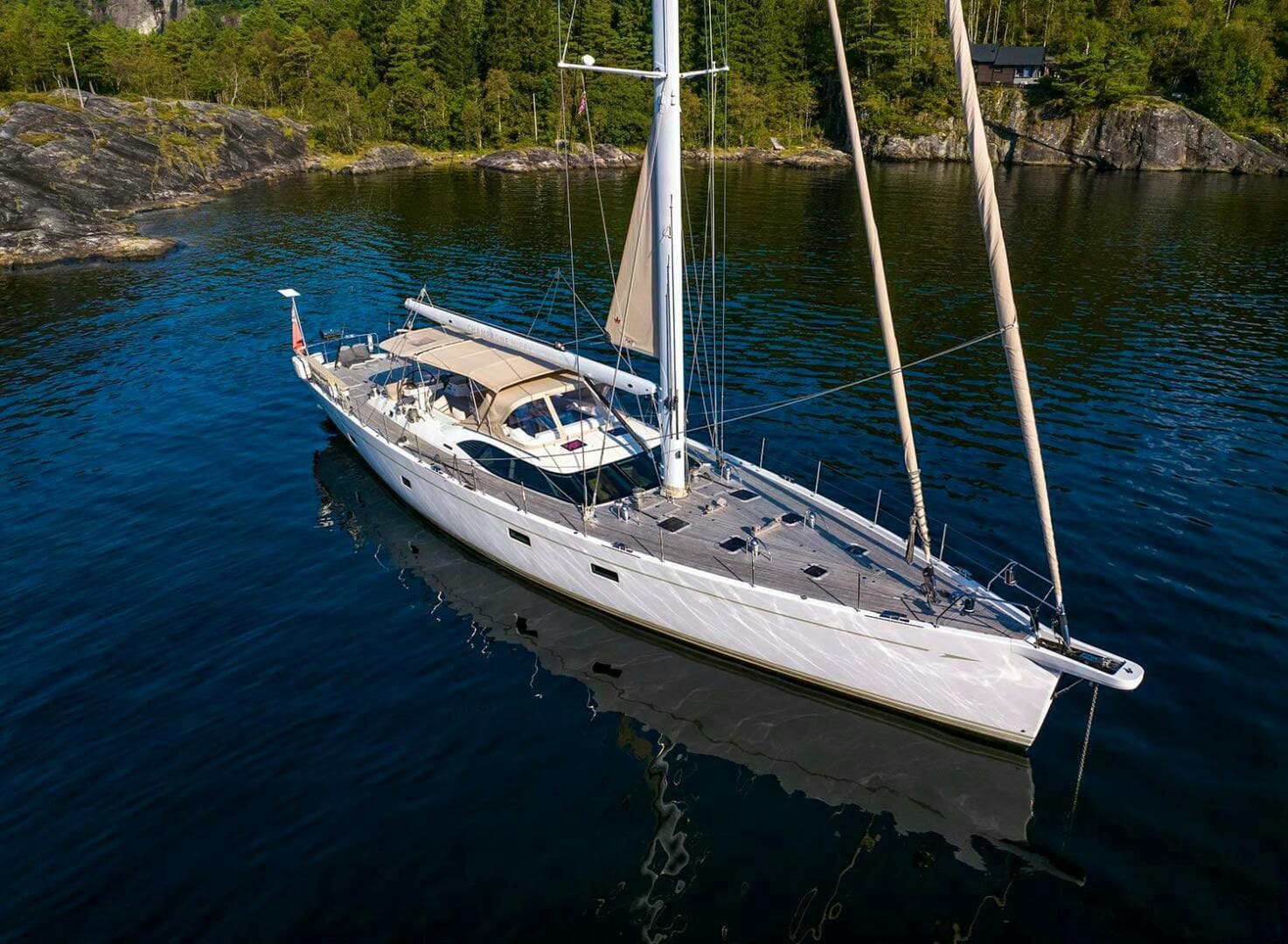 2014 Oyster Yachts Oyster 825