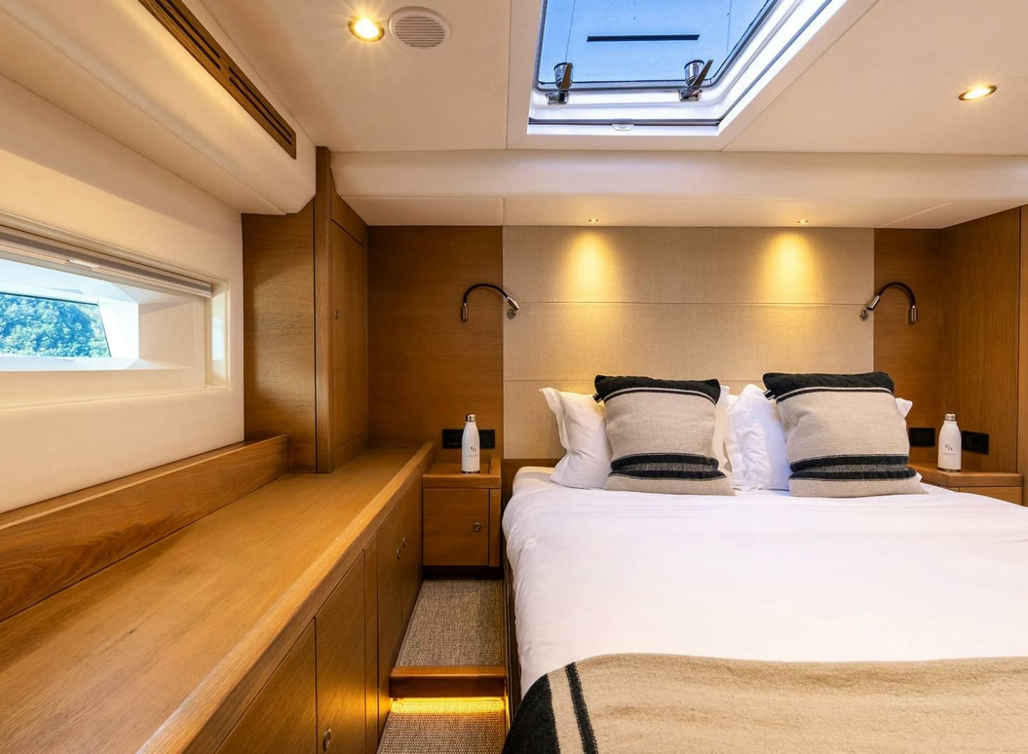 2014 Oyster Yachts Oyster 825