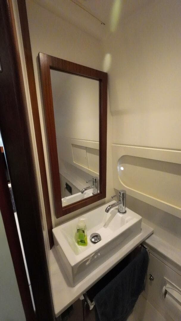 Pursuit 42 - Happy Hour - Head