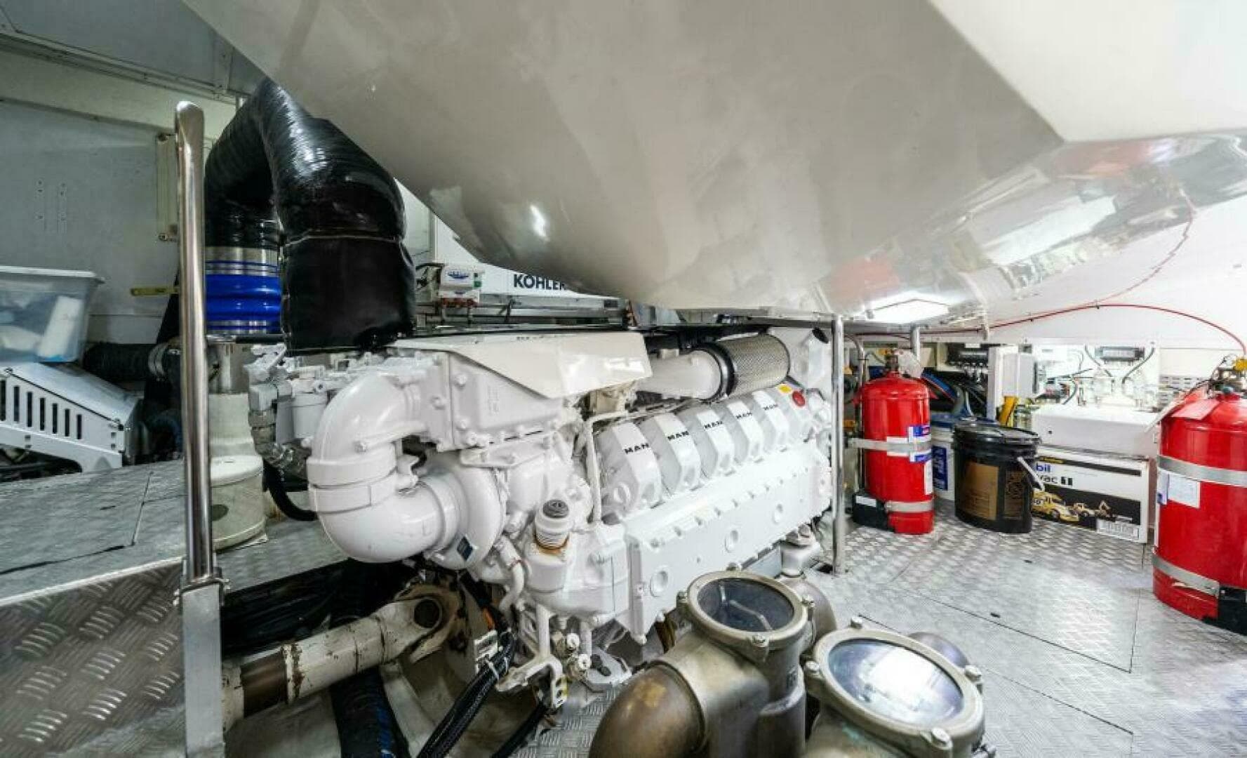 2015 Monte Carlo Yachts MCY86