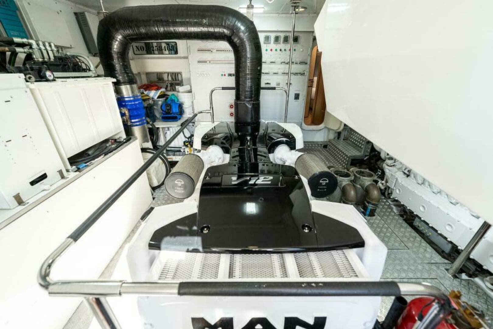 2015 Monte Carlo Yachts MCY86