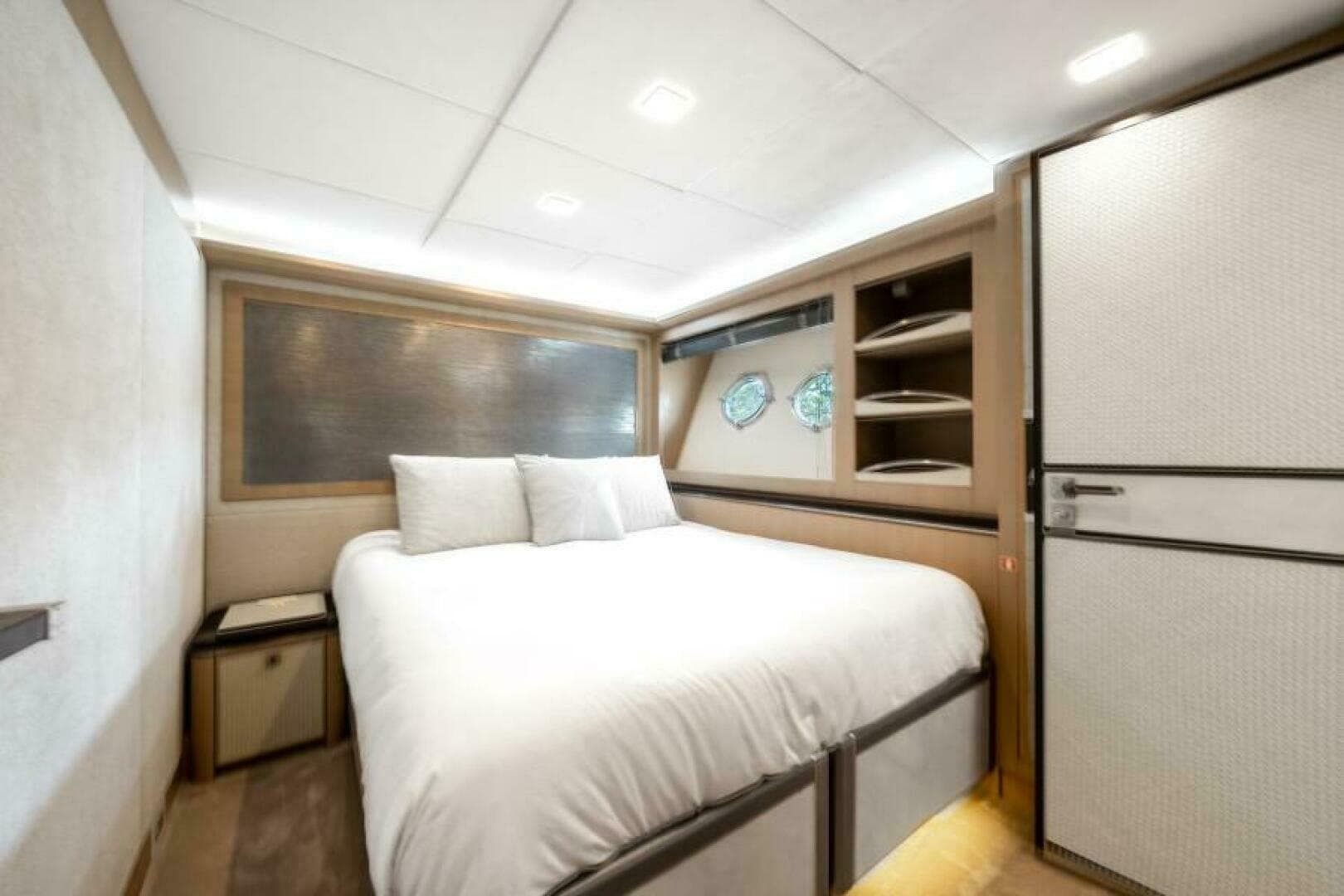 2015 Monte Carlo Yachts MCY86