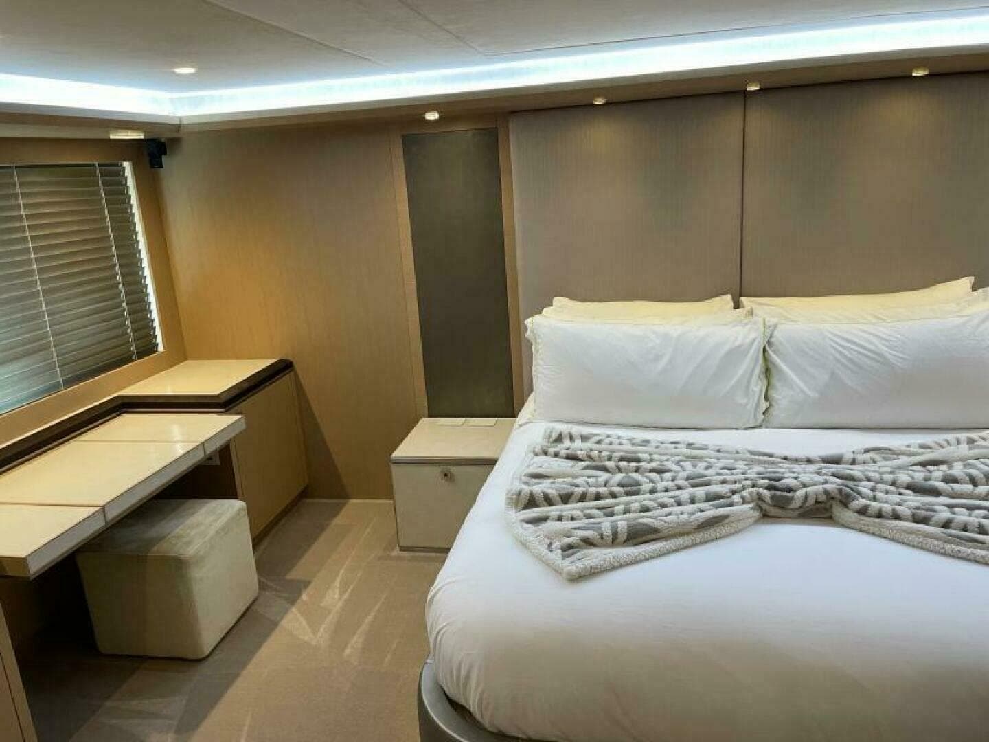 2015 Monte Carlo Yachts MCY86