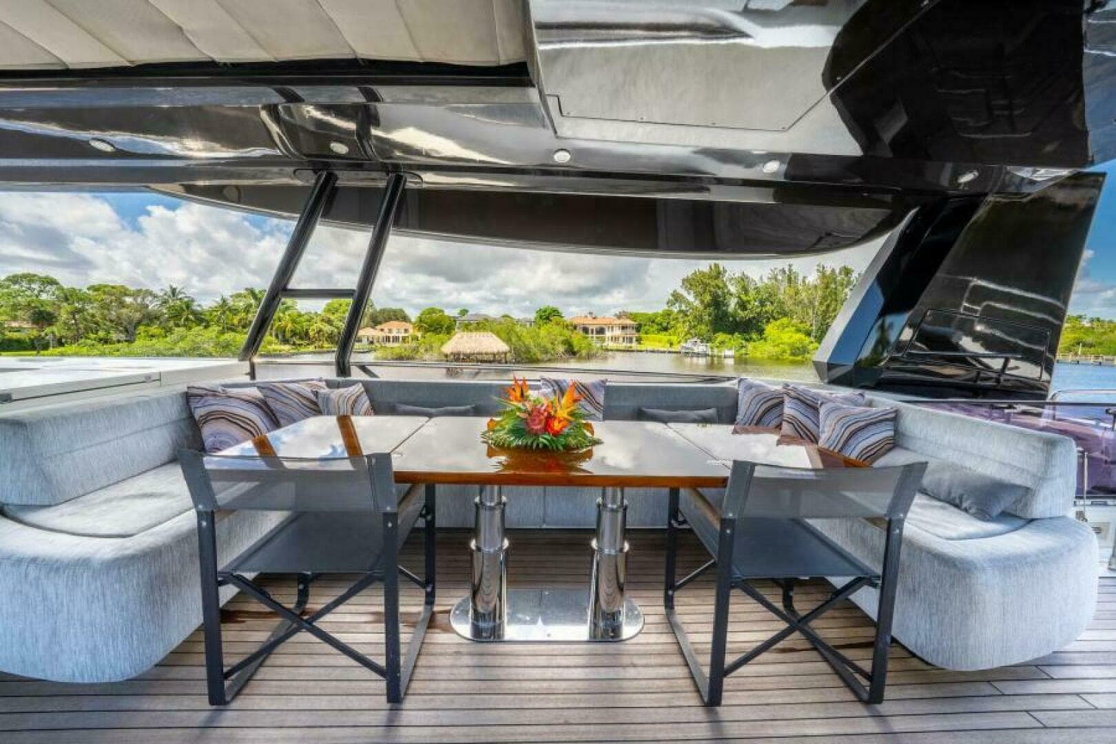 2015 Monte Carlo Yachts MCY86