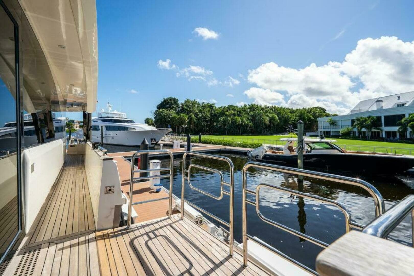 2015 Monte Carlo Yachts MCY86