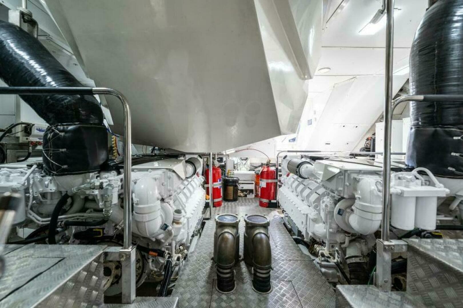 2015 Monte Carlo Yachts MCY86