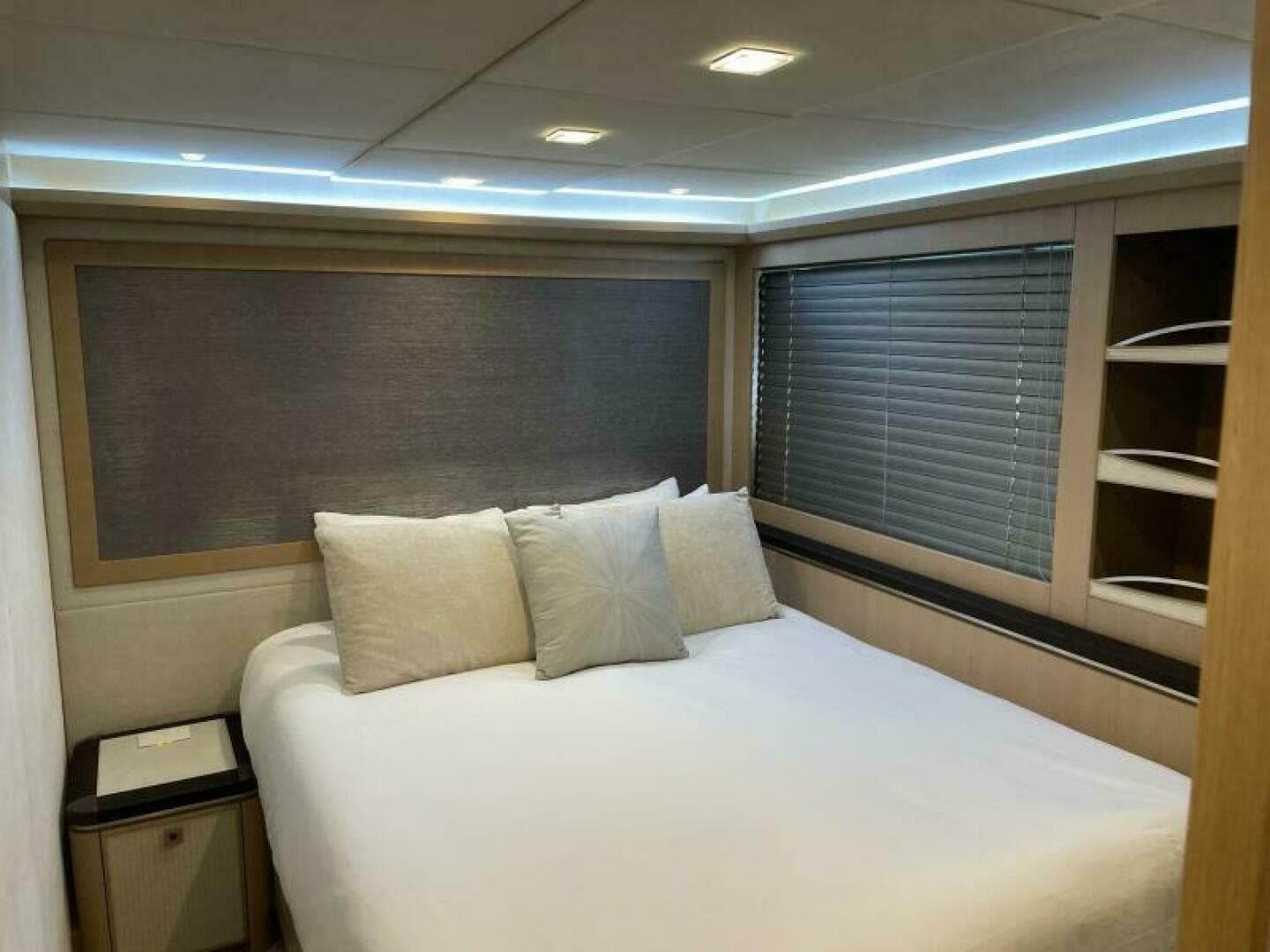 2015 Monte Carlo Yachts MCY86