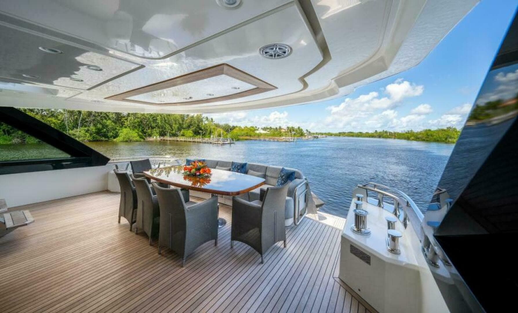 2015 Monte Carlo Yachts MCY86