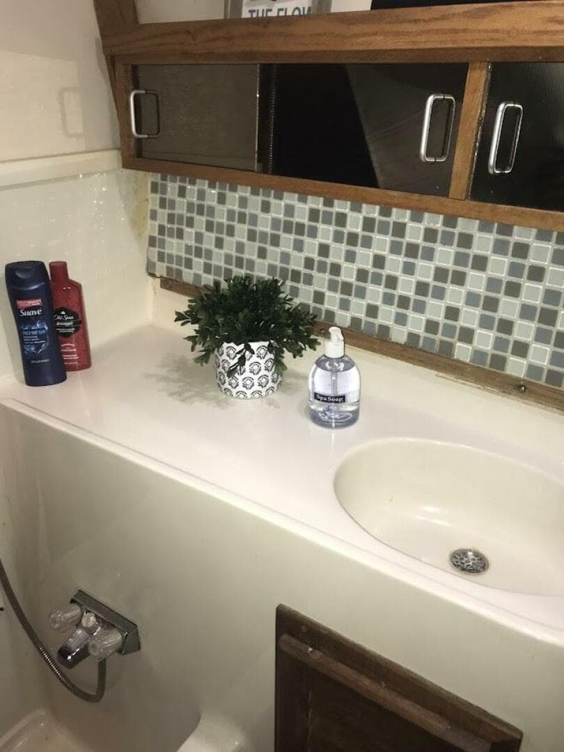 1986 Mainship 40' Double Cabin