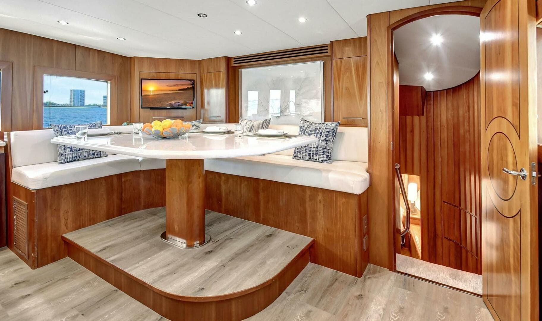 016 Main Deck Galley Dinette