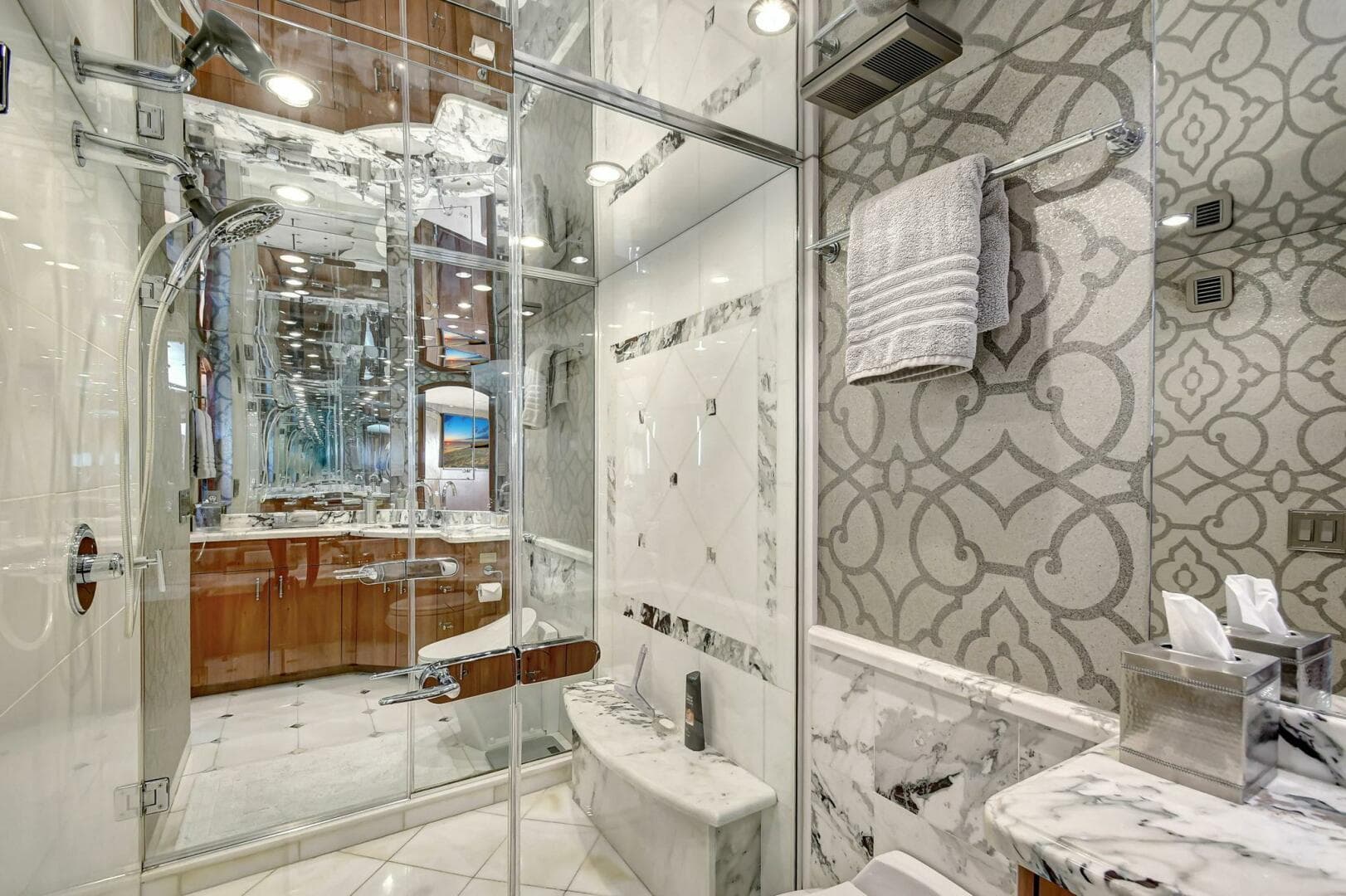 026 Lower Deck Midship Master Ensuite 02