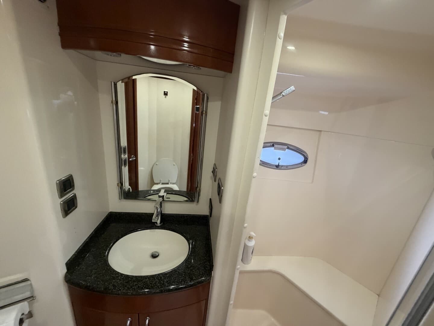 2006 Carver 56 VOYAGER