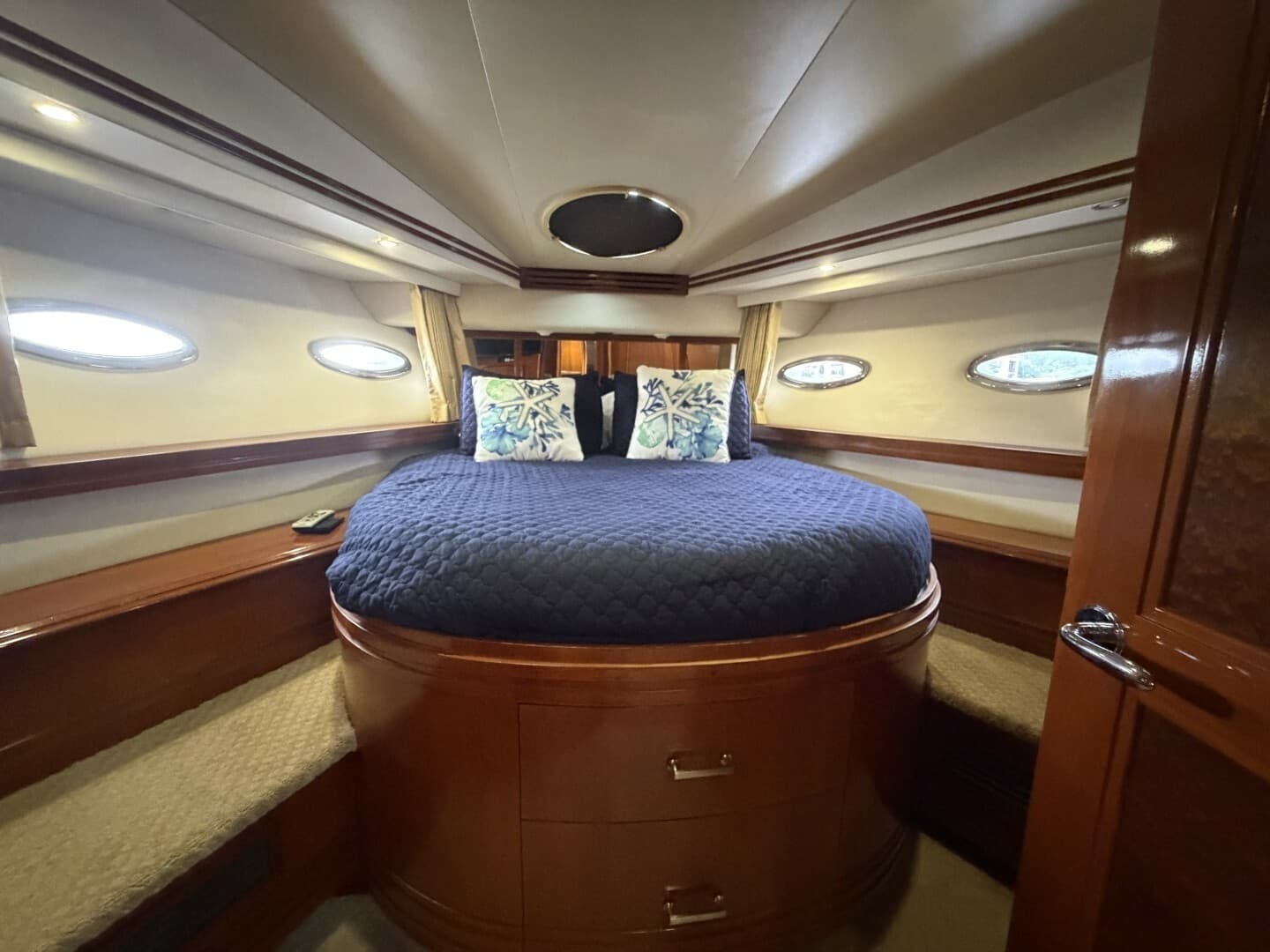 2006 Carver 56 VOYAGER
