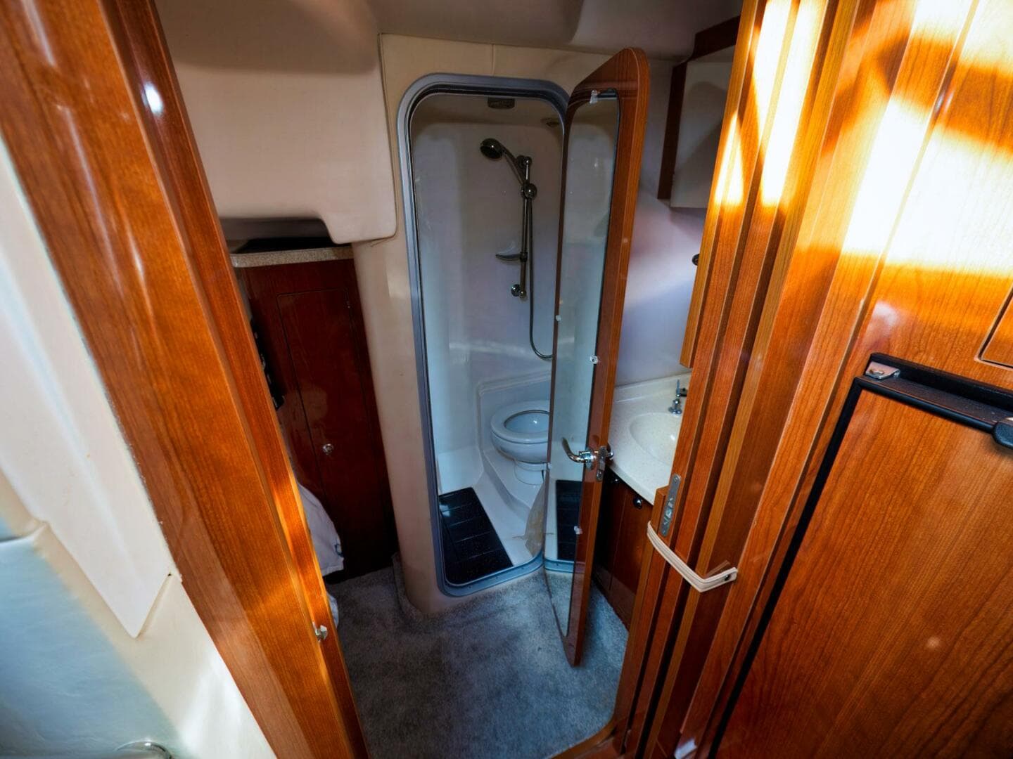 2008 Regal Commodore 4060