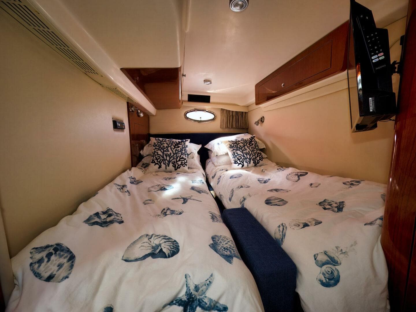 2008 Regal Commodore 4060