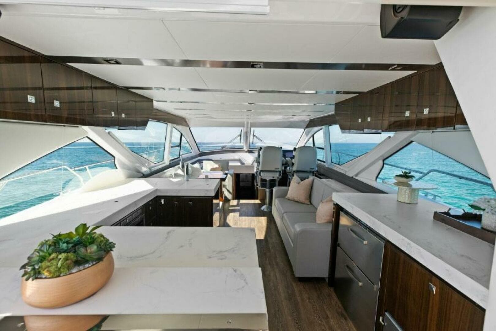 2023 Cruisers Yachts 60 Cantius Fly- Galley