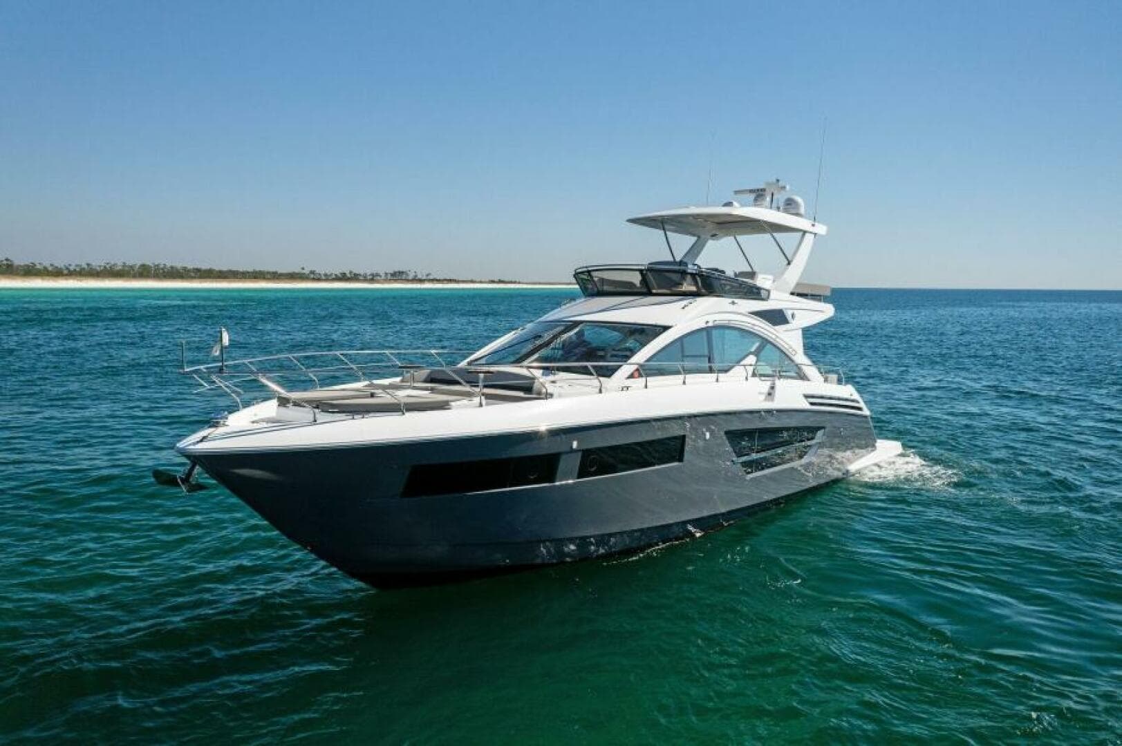2023 Cruisers Yachts 60 Cantius Fly- Port Bow
