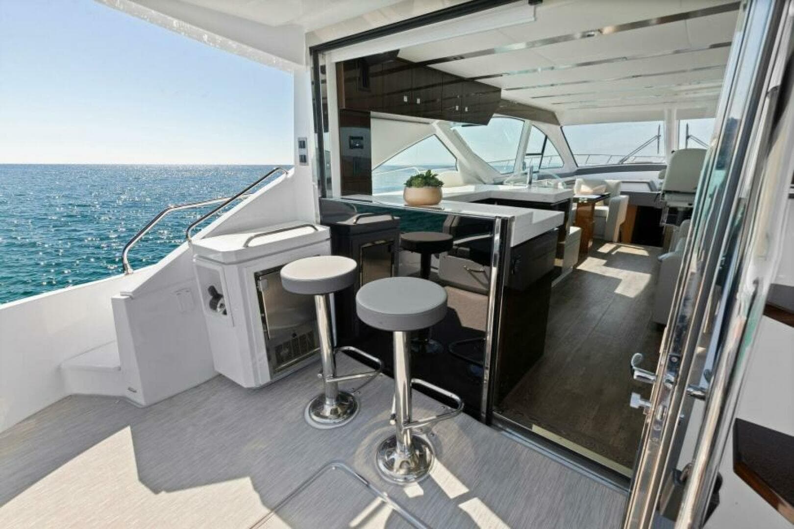 2023 Cruisers Yachts 60 Cantius Fly  Passthrough