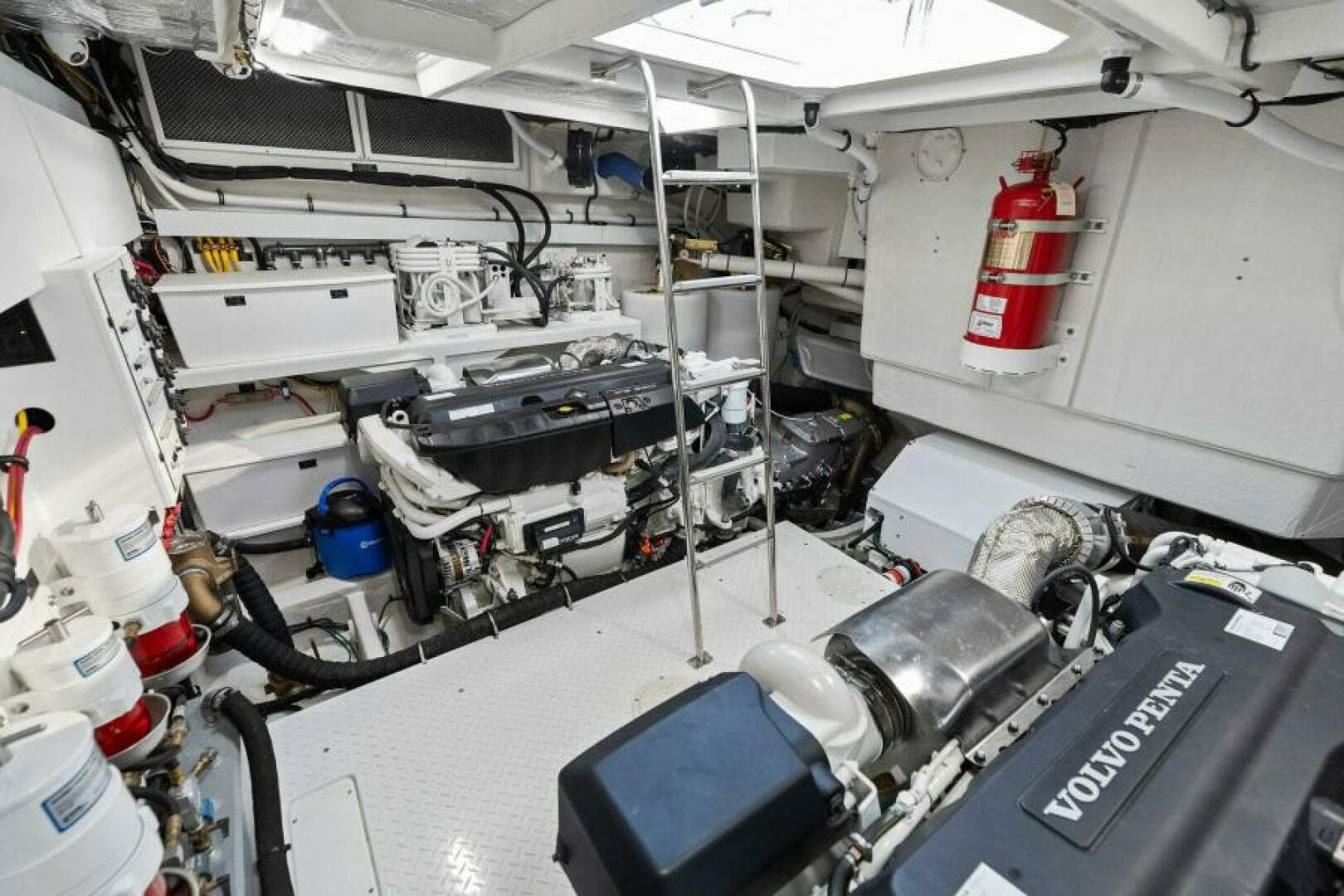 2023 Cruisers Yachts 60 Cantius Fly- Engine Room
