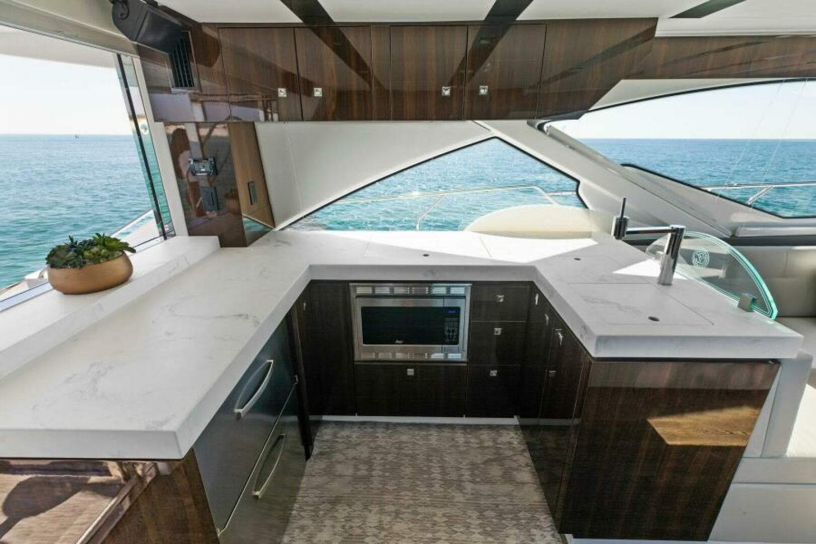 2023 Cruisers Yachts 60 Cantius Fly- Galley