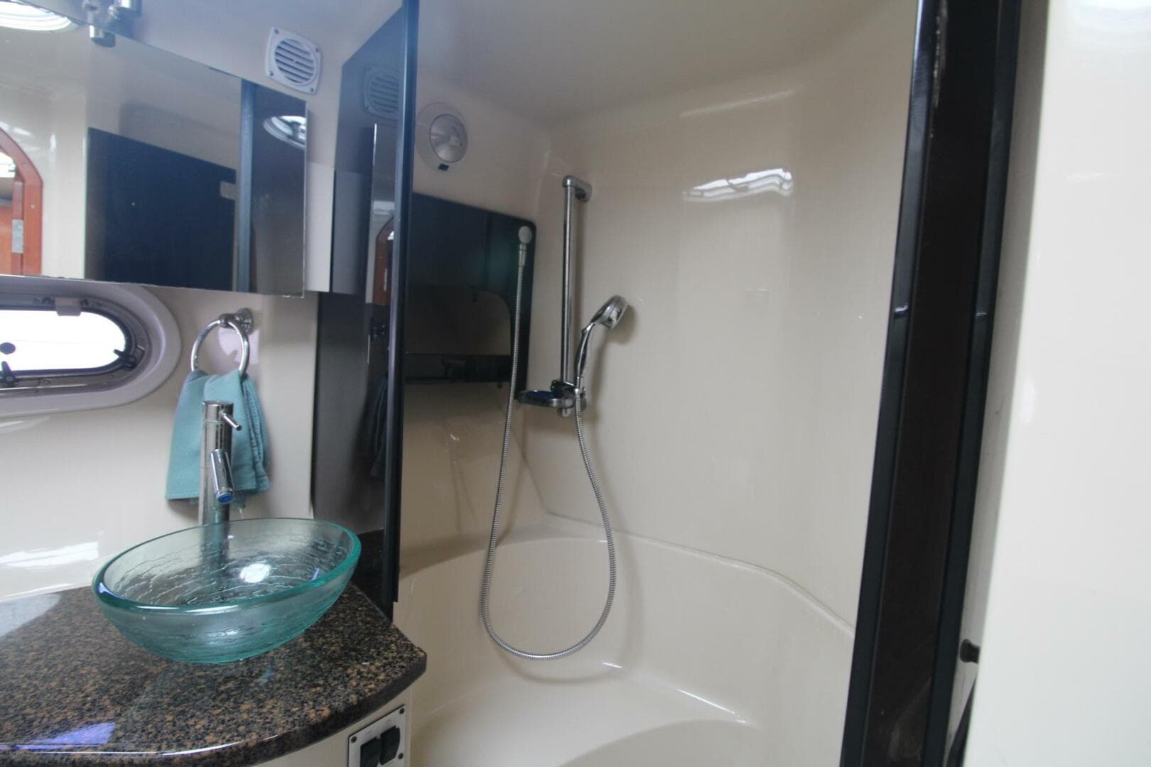 2006 Four Winns 378 Vista