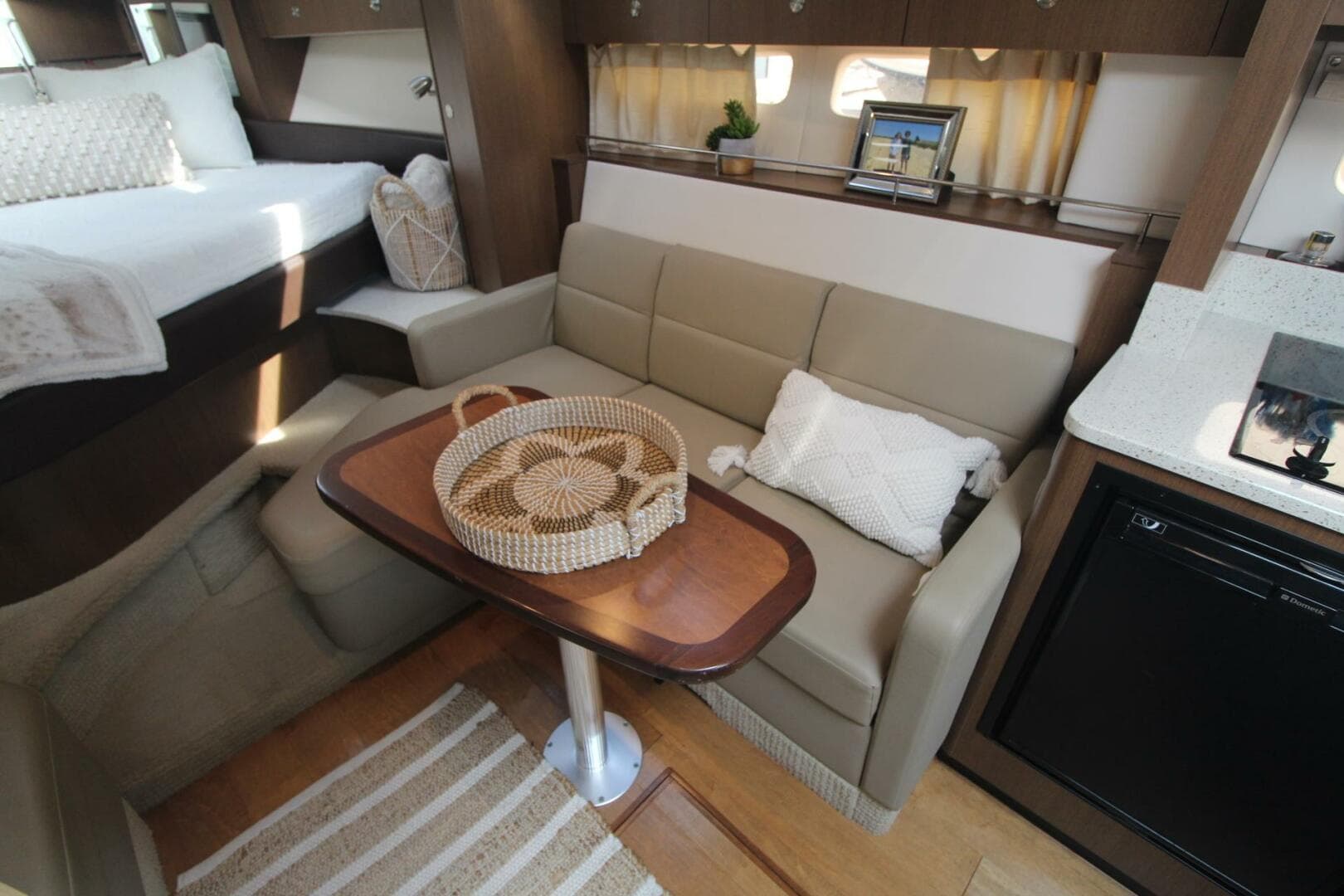 2014 Sea Ray 350 Sundancer