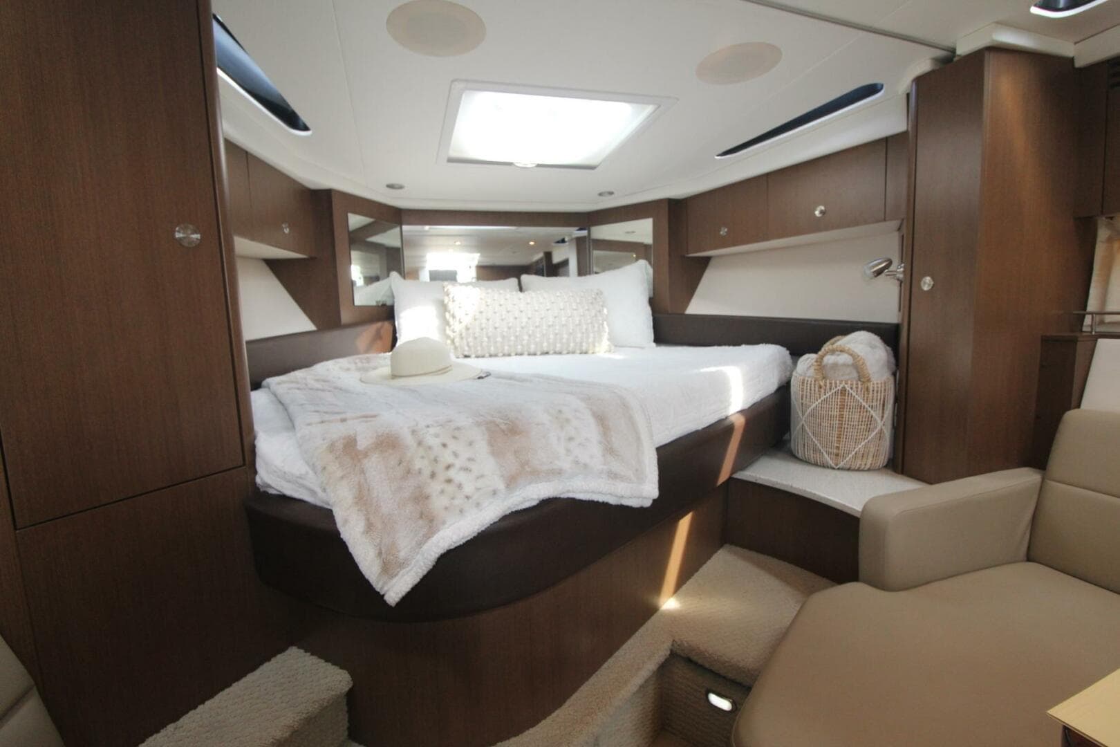 2014 Sea Ray 350 Sundancer