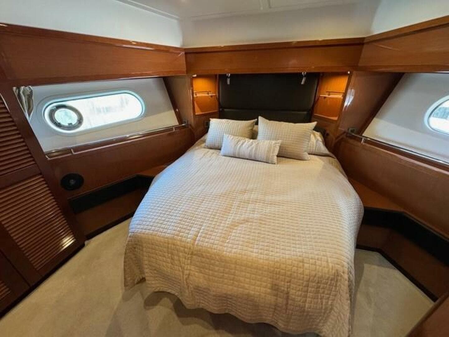 2017 Beneteau Swift Trawler 50 -VIP Stateroom