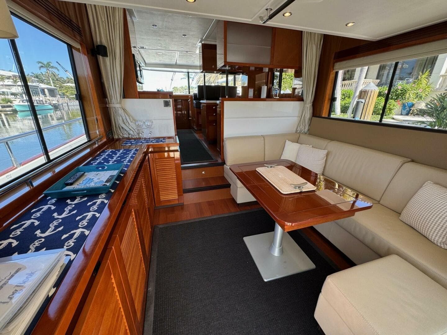 2017 Beneteau Swift Trawler 50- Salon